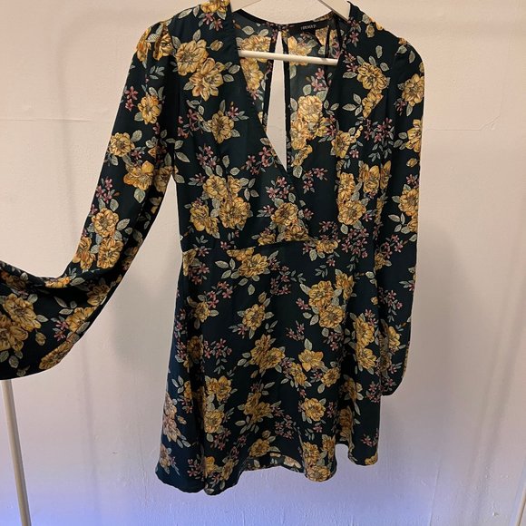 Floral Pattern Dress with Open V Shape Back - Picture 2 of 5